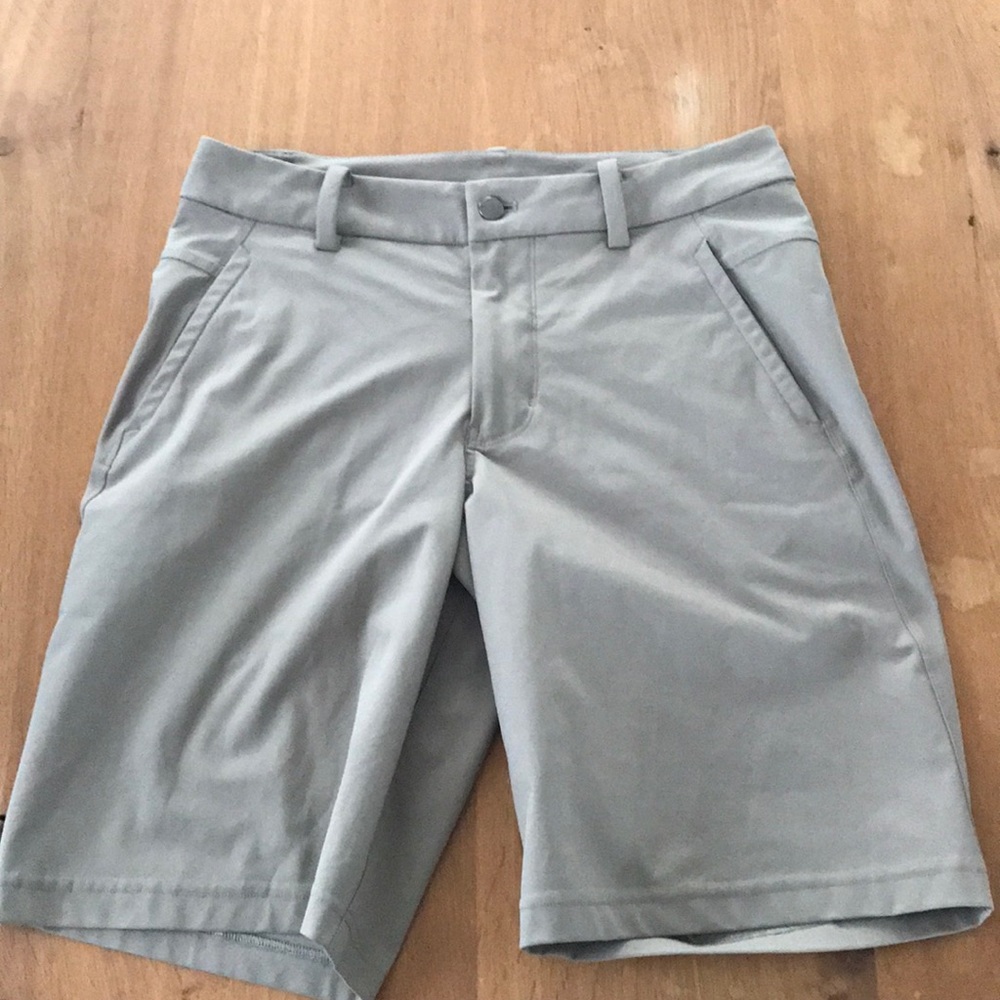 Lululemon men's 32' Commission shorts khaki